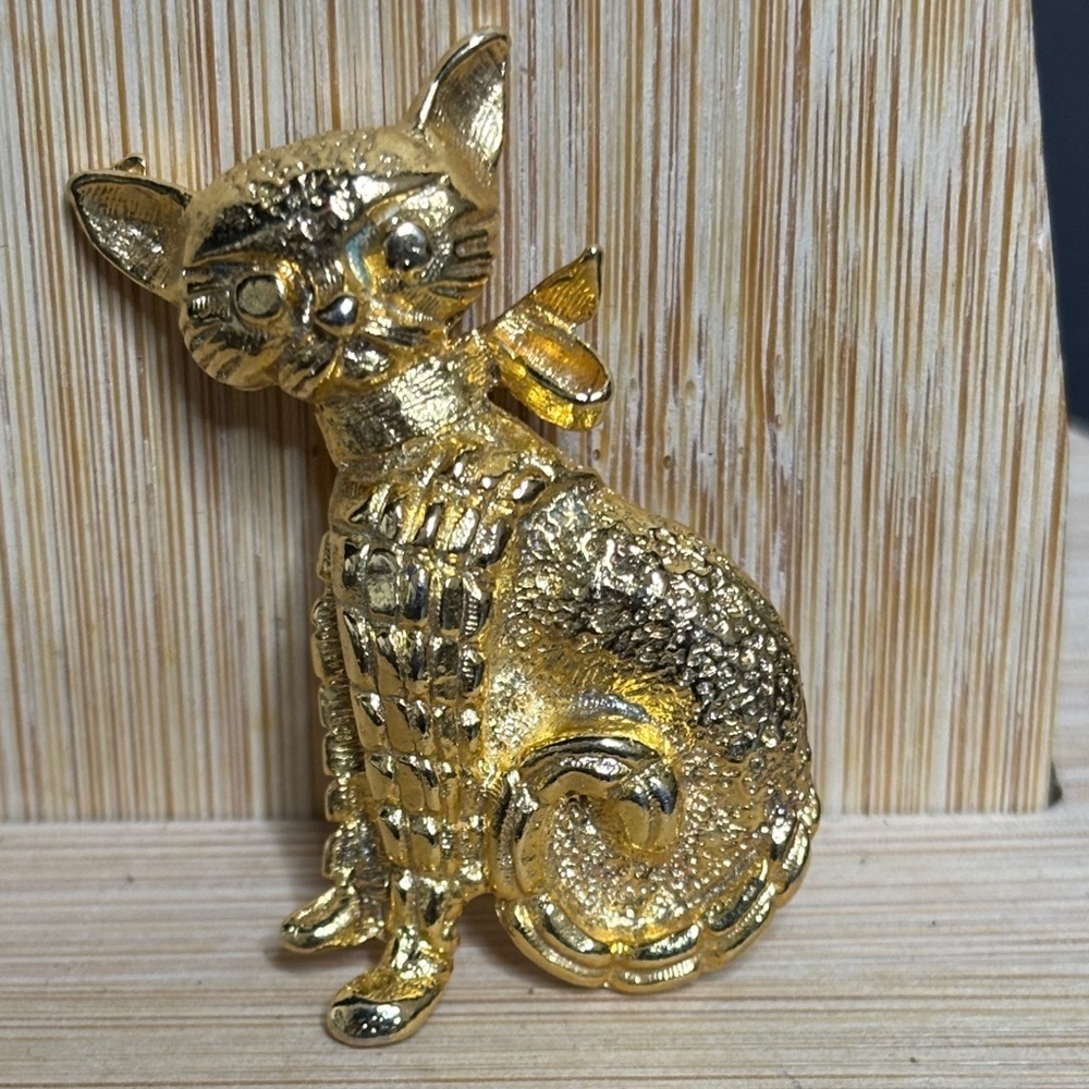 Vintage Gold Tone Textured Kitty Cat Lady Brooch